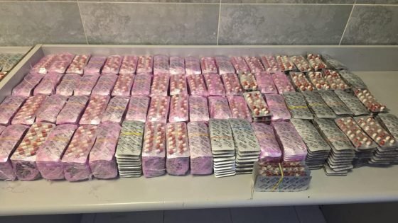 إحباط محاولة تهريب 17 ألفا و458 قرصا طبيا مخدراً و60 كيلوغراما من مادة “المعسل” عبر ميناء طنجة المتوسط