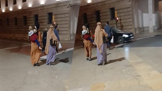 نساء منقبات يلاحقن السياح الأجانب قرب مقر البرلمان