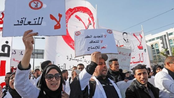 أعلن “طي الملف”.. أساتذة التعاقد يوجهون اتهاماً لرئيس الحكومة بـ”التضليل”