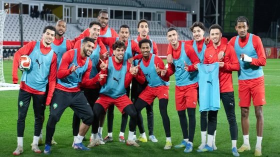 نجم المنتخب المغربي يرد بقوة على الهتافات المعادية للإسلام