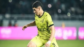 تأثير الصدمة على الأهلي وبيراميدز في مساعي التعاقد مع سفيان بنجديدة