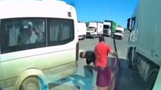حكم قضائي شديد ضد شخص اعتدى على سائق شاحنة باستخدام هراوة