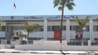 سطات..الامن يوقف مواطن من جنوب الصحراء للاشتباه في تورطه في قضية تتعلق بالضرب والجرح المفضي إلى الموت.