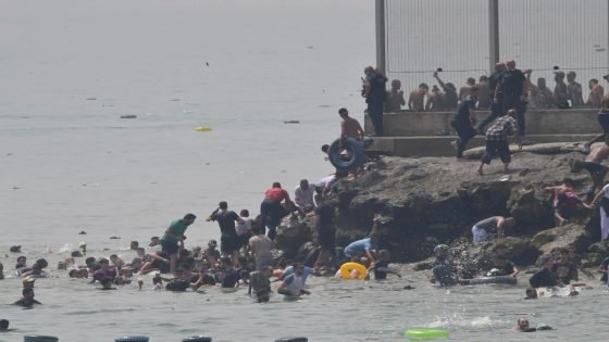 اتفاق مغربي إسباني لإعادة المتسللين المغاربة إلى سبتة خلال الساعات المقبلة