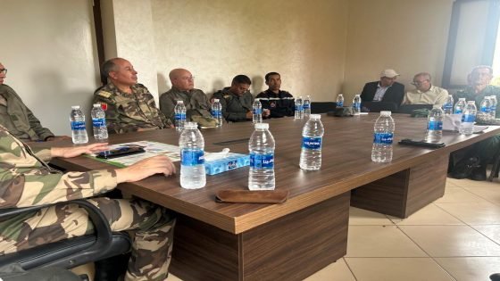 عامل إقليم أزيلال يترأس اجتماعًا لتقييم جهود إخماد حريق غابة أنفك ويؤكد مواصلة التعبئة الشاملة