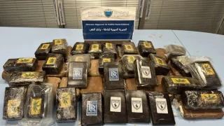إحباط تهريب 300 كلغ من مخدر الشيرا بمعبر الكركرات