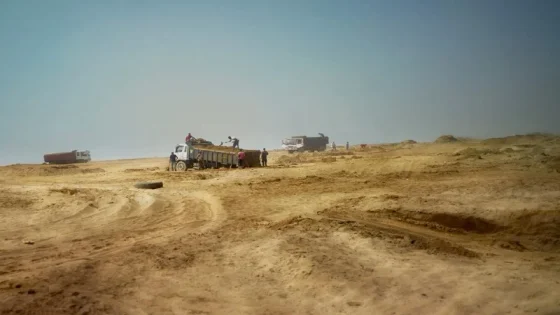 نهب الرمال يعود إلى سواحل تطوان وسط مخاوف من توسع الاستغلال غير القانوني