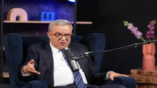 أوجار ينتقد ارتداء وزراء سابقين قبعة المعارضة ويدعو لوقف ابتزاز رجال الأعمال