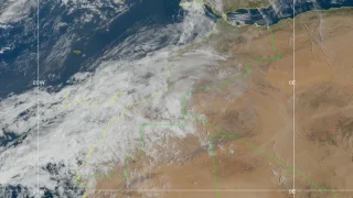 بعد موجة الحر الاستثنائية.. أمطار وكتل سحابية تغيّر طقس المغرب مع تحذيرات من زخات رعدية
