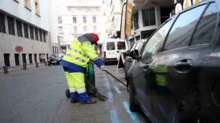 الحملة الانتخابية تزيد أعباء عمال النظافة في طنجة