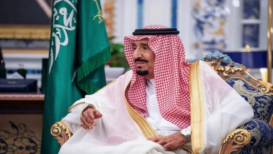 الملك يهنئ خادم الحرمين الشريفين