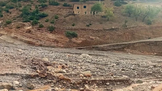 عاصفة رعدية تترك أضرارًا محدودة في أزيلال: تساقطات مطرية تغذي الأودية وتضرر مسالك طارئة