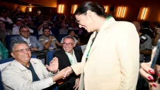 منصوري تحت ضغط: النقابات تدفع بإصلاح الإدارة والرقمنة كمرتكزات حكومية أولية