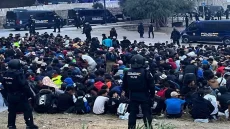 إسبانيا تطلق عملية عسكرية شرطة لإخلاء مخيم المهاجرين في سبتة المحتلة: أكثر من 3 آلاف شخص في خطر