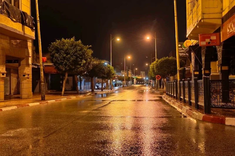 عواصف رعدية ورياح عاتية تتهدد 25 إقليمًا بالمغرب: تحذيرات من السيول والرياح الهابطة