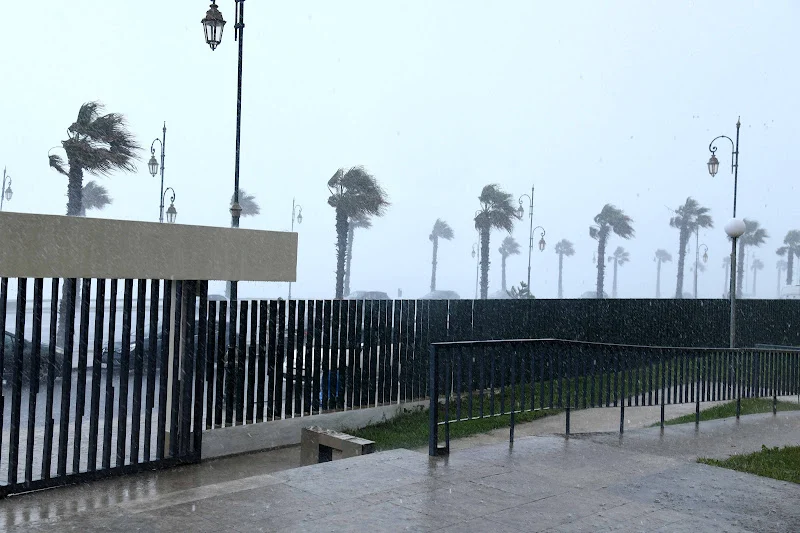 زخات رعدية مصحوبة بتساقط برد تهب على 23 عمالة وإقليما بالمغرب: ما هي المناطق المعنية؟