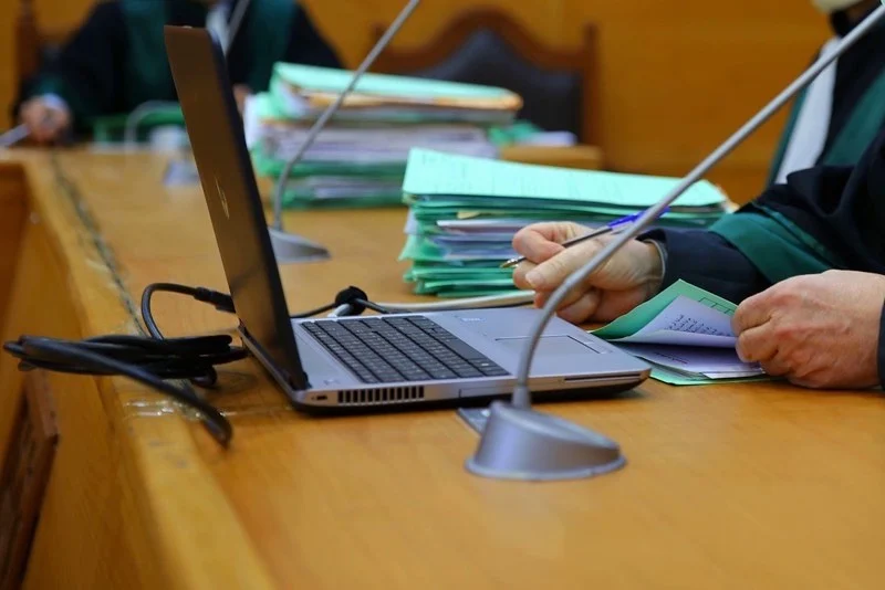 متدرب سابق بالمحكمة يحوّل شقة إلى مكتب «قاض مزيف» بالدار البيضاء: كيف استغل خبرته في النصب على المواطنين؟